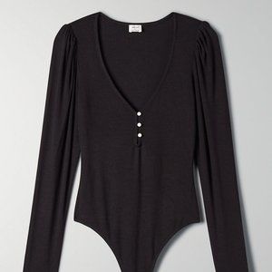 ARITZIA Wilfred long sleeve pearl body suit